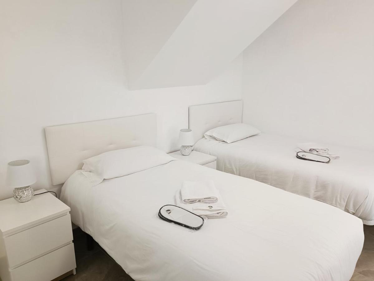 Baj - Apartamentos En Playa Bajondillo, 托雷莫利诺斯 外观 照片