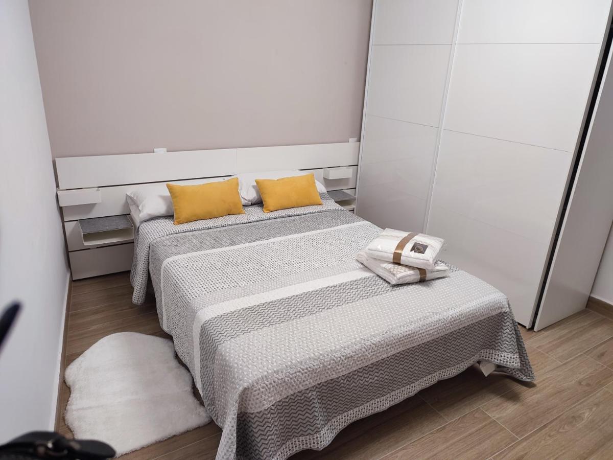 Baj - Apartamentos En Playa Bajondillo, 托雷莫利诺斯 外观 照片