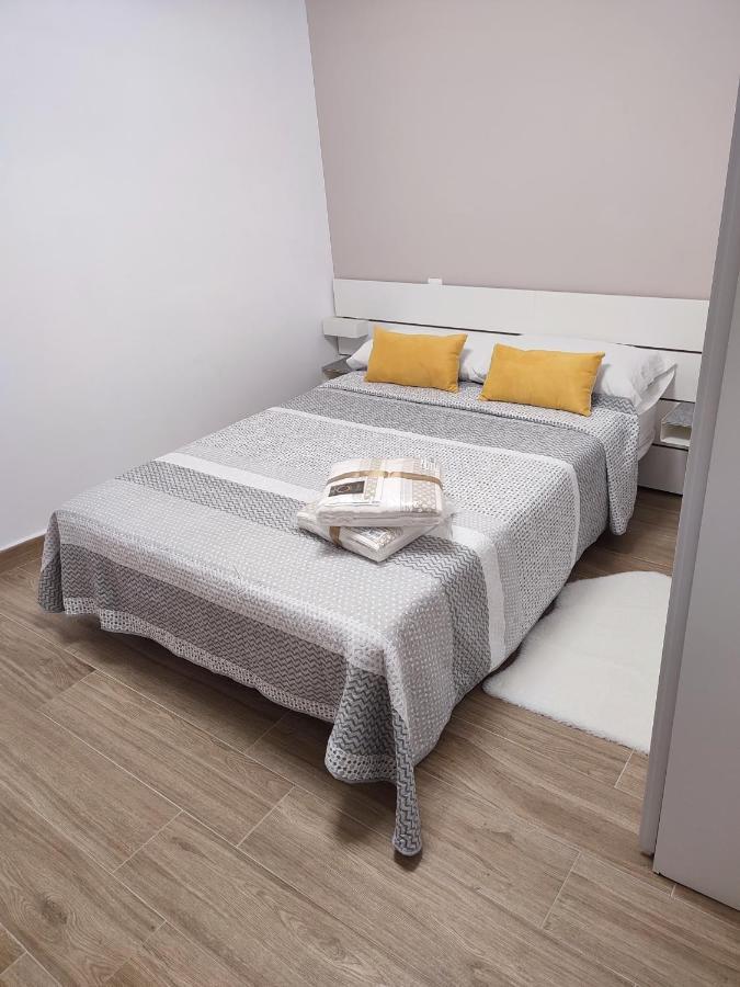 Baj - Apartamentos En Playa Bajondillo, 托雷莫利诺斯 外观 照片