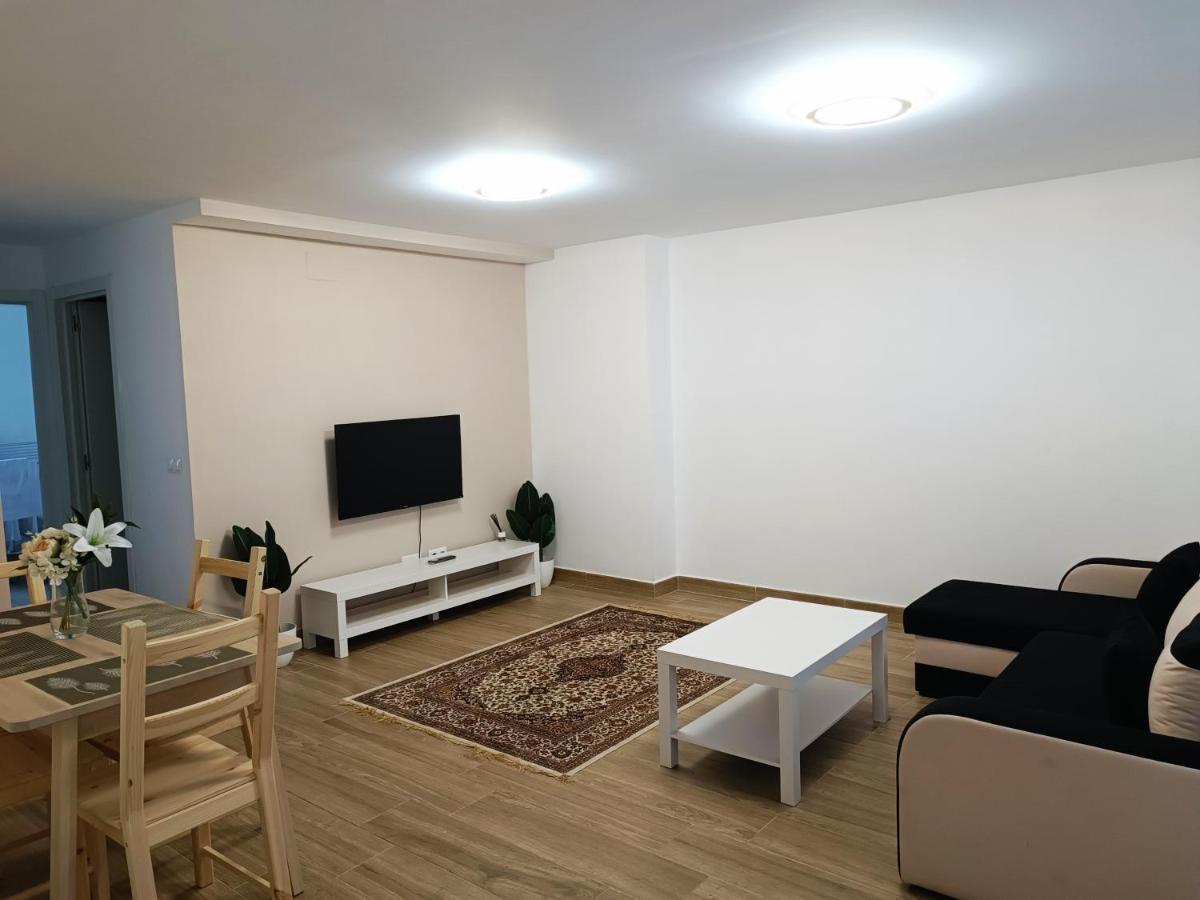 Baj - Apartamentos En Playa Bajondillo, 托雷莫利诺斯 外观 照片